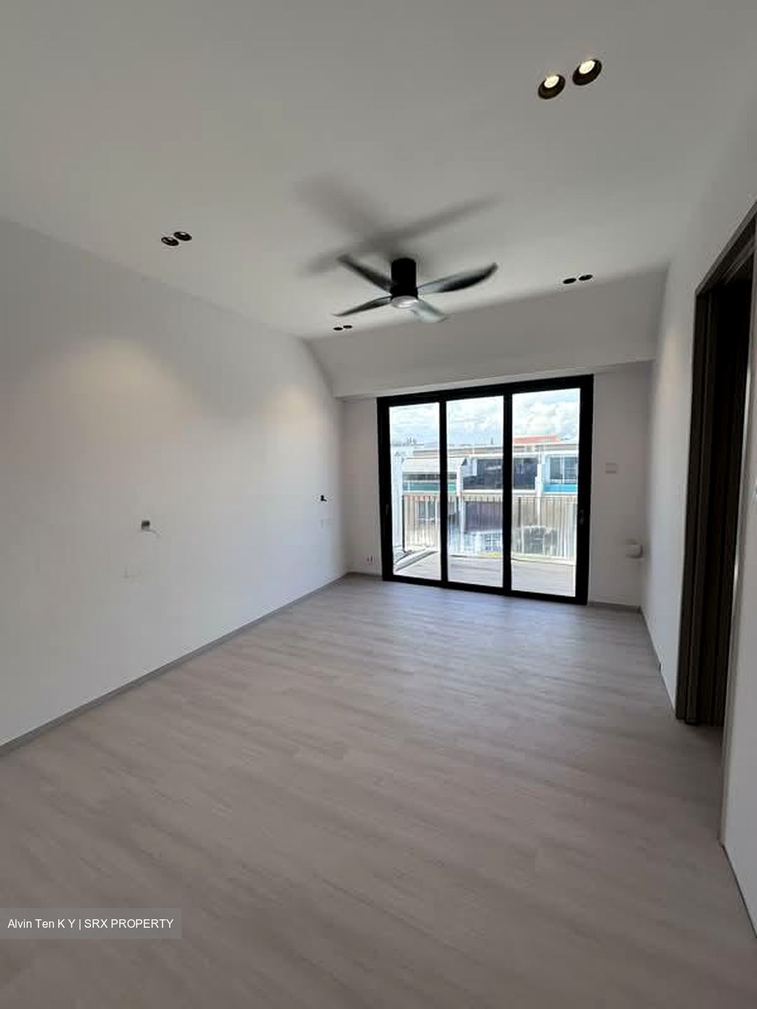 Opera Estate (D15), Terrace #565600011